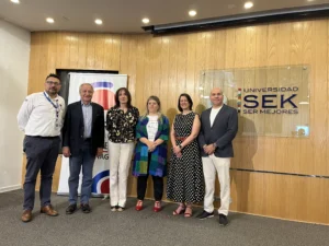 Universidad SEK y SERCOTEC realizan seminario de ciberseguridad para asesores(as)